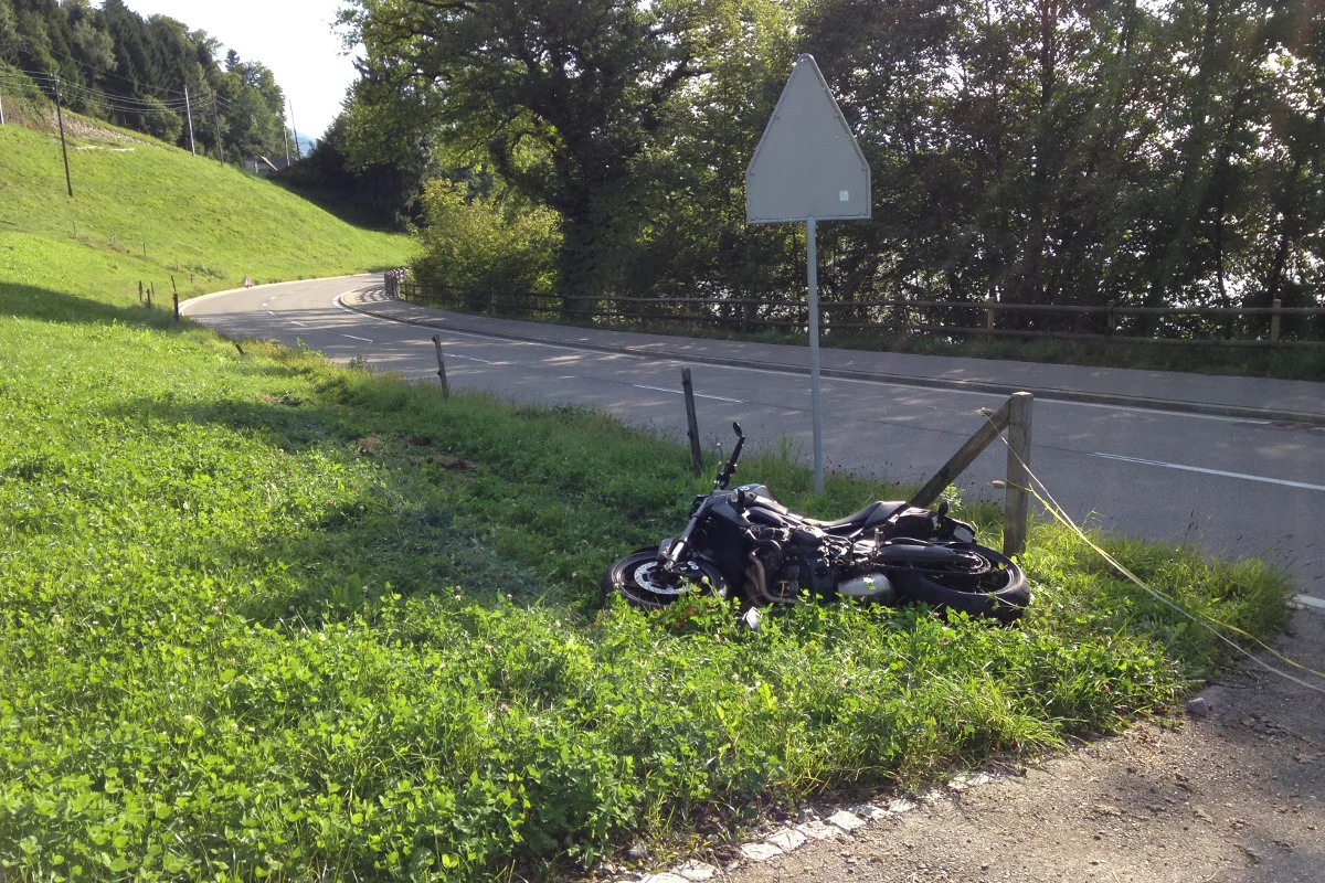 Zug ZG - Motorradfahrer verunglückt - Zeugenaufruf