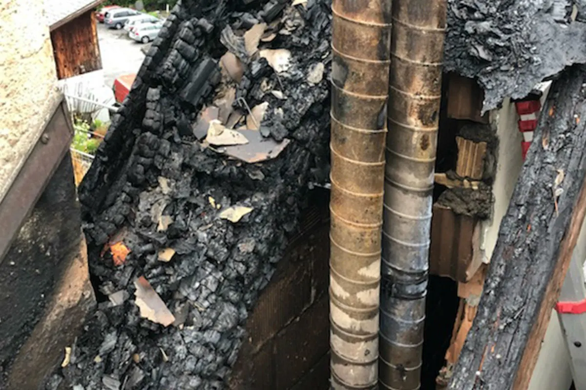 Thusis GR - Erheblicher Sachschaden bei Brand im Dachstock
