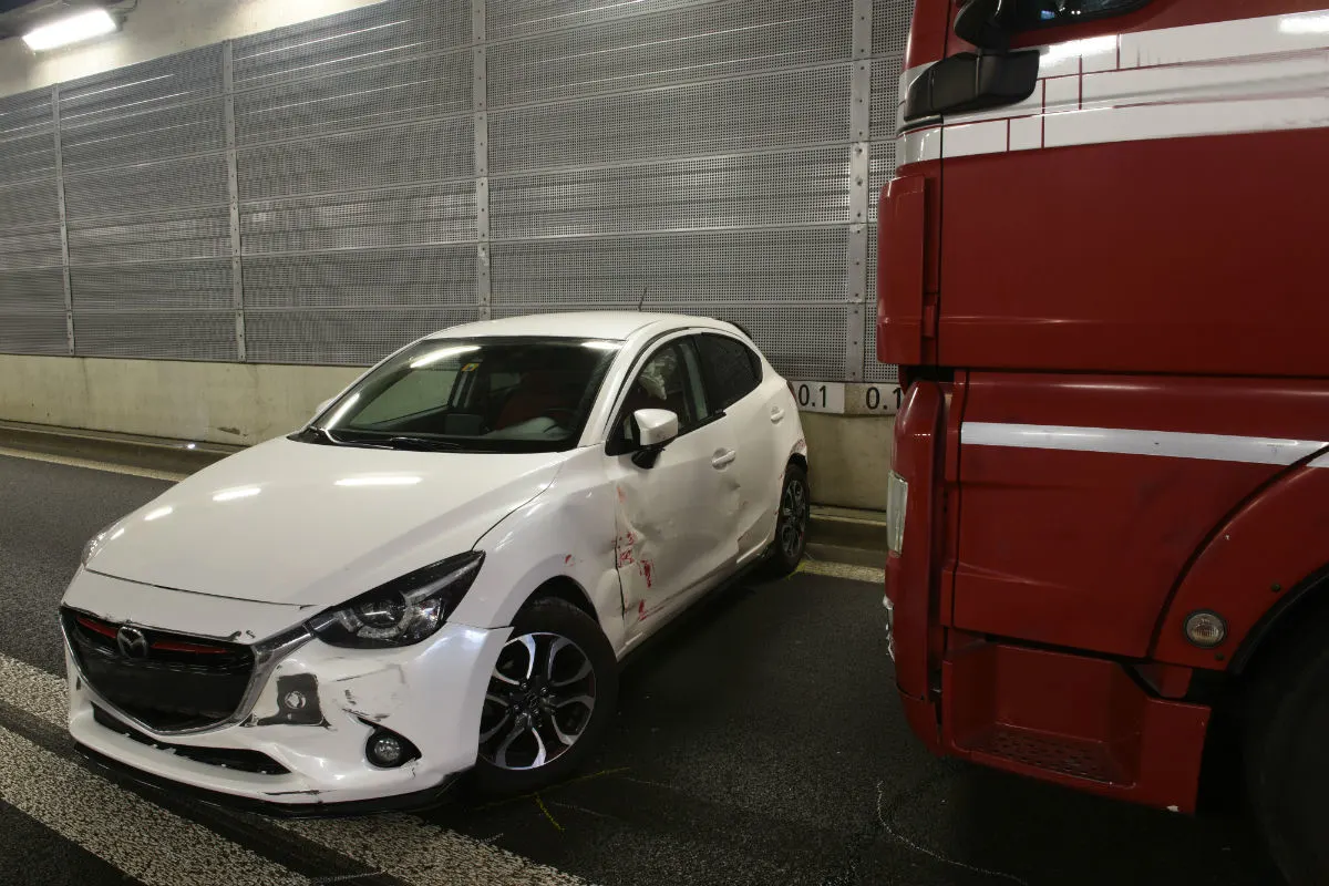 A2/Luzern LU - Auto kollidiert mit Anhängerzug 