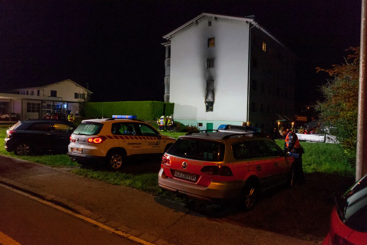 Luzern LU - Brand in Mehrfamilienhaus 20 Personen und vier Hunde evakuiert
