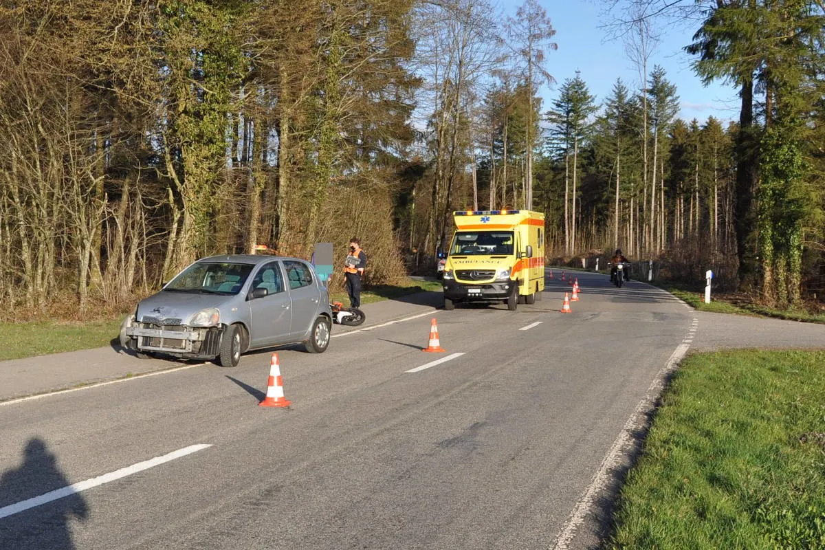 Kienberg und Wolfwil SO – Motorradfahrer von Auto erfasst und verletzt.