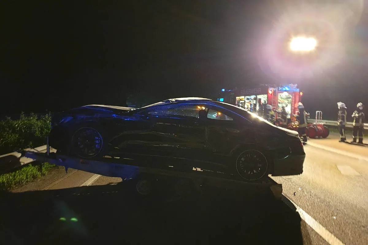 A6 Wattenheim – Kleintransporter mit PKW-Anhänger überschlägt sich