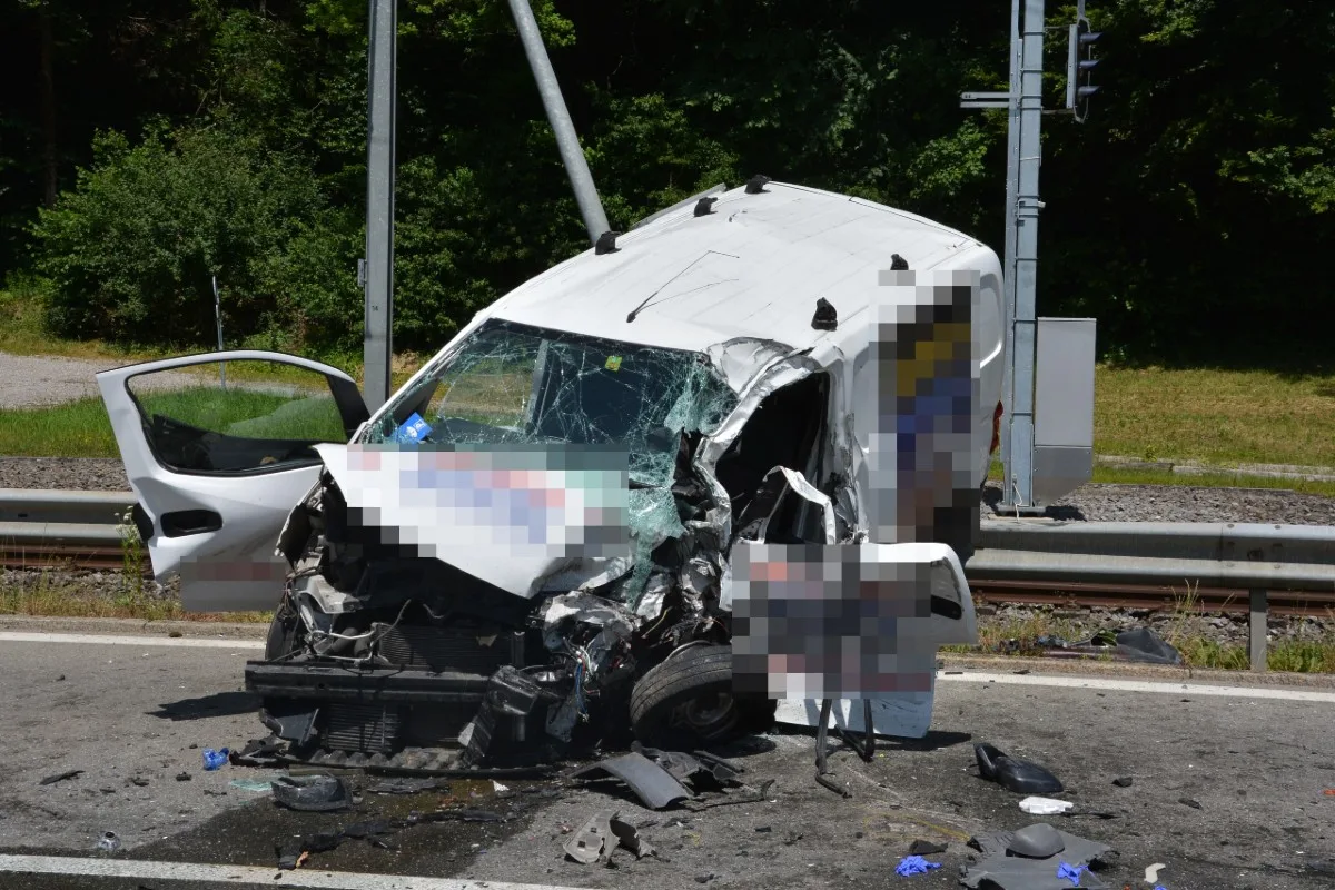 Schwerwiegende Frontalkollision in Frauenfeld TG - eine Person schwer verletzt!