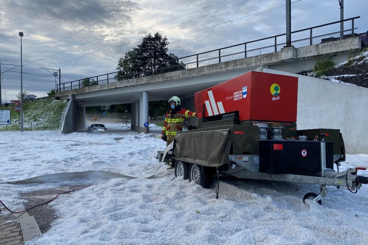 Heftige Gewitterfront mit Hagel zog über den Kanton Zug