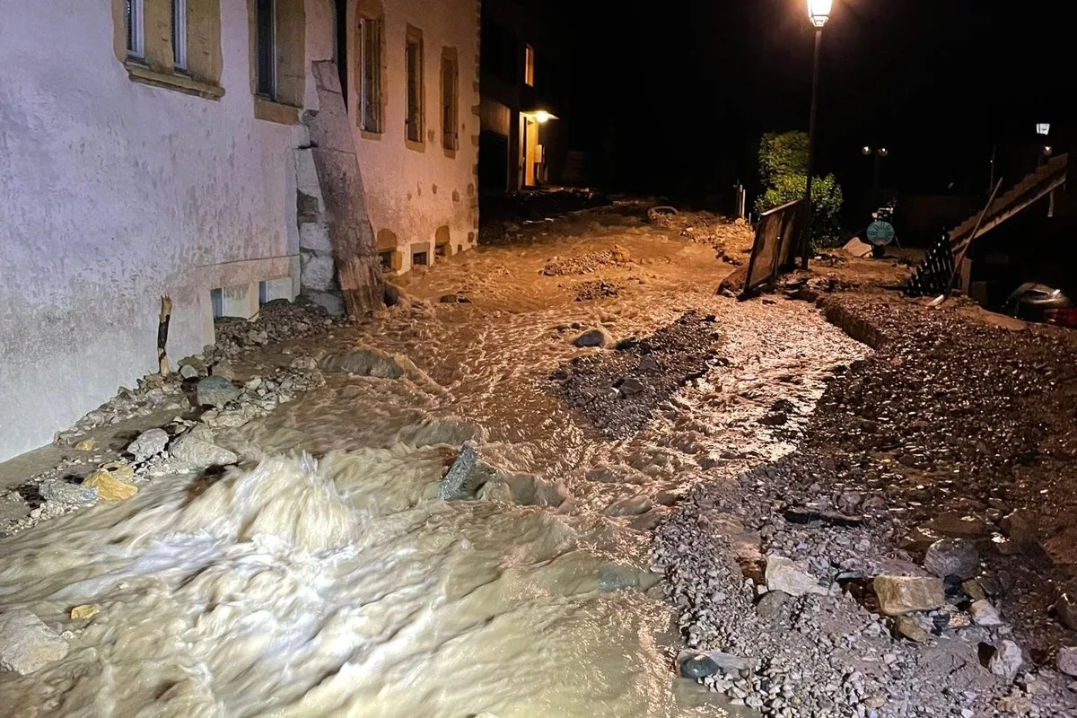 Heftige Gewitter mit grossen Hochwasserschäden bei Cressier NE und Frochaux NE!