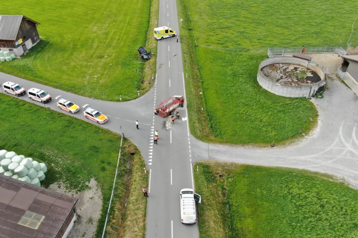 Heftiger Crash in Mels SG - Überholmanöver geht schief!
