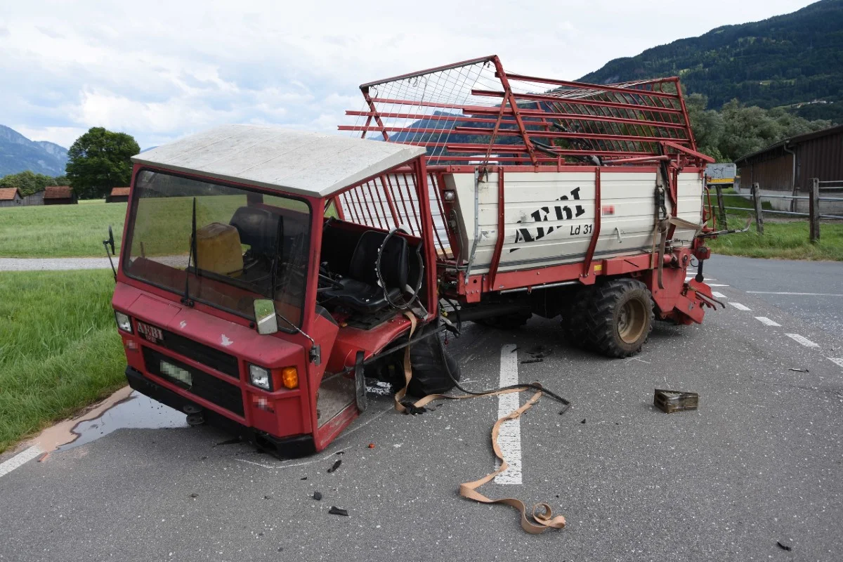 Heftiger Crash in Mels SG - Überholmanöver geht schief!