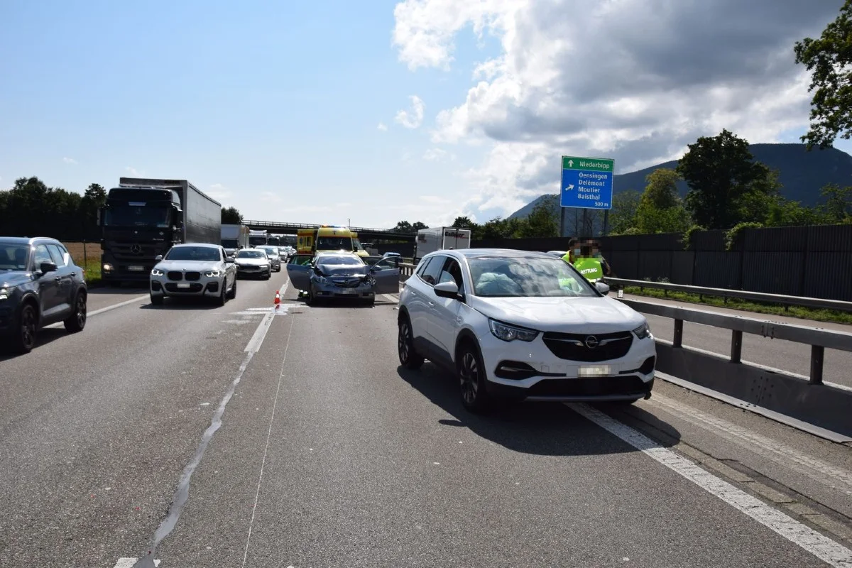 Oensingen SO - Drei Personen  bei Auffahrkollision auf der A1 verletzt