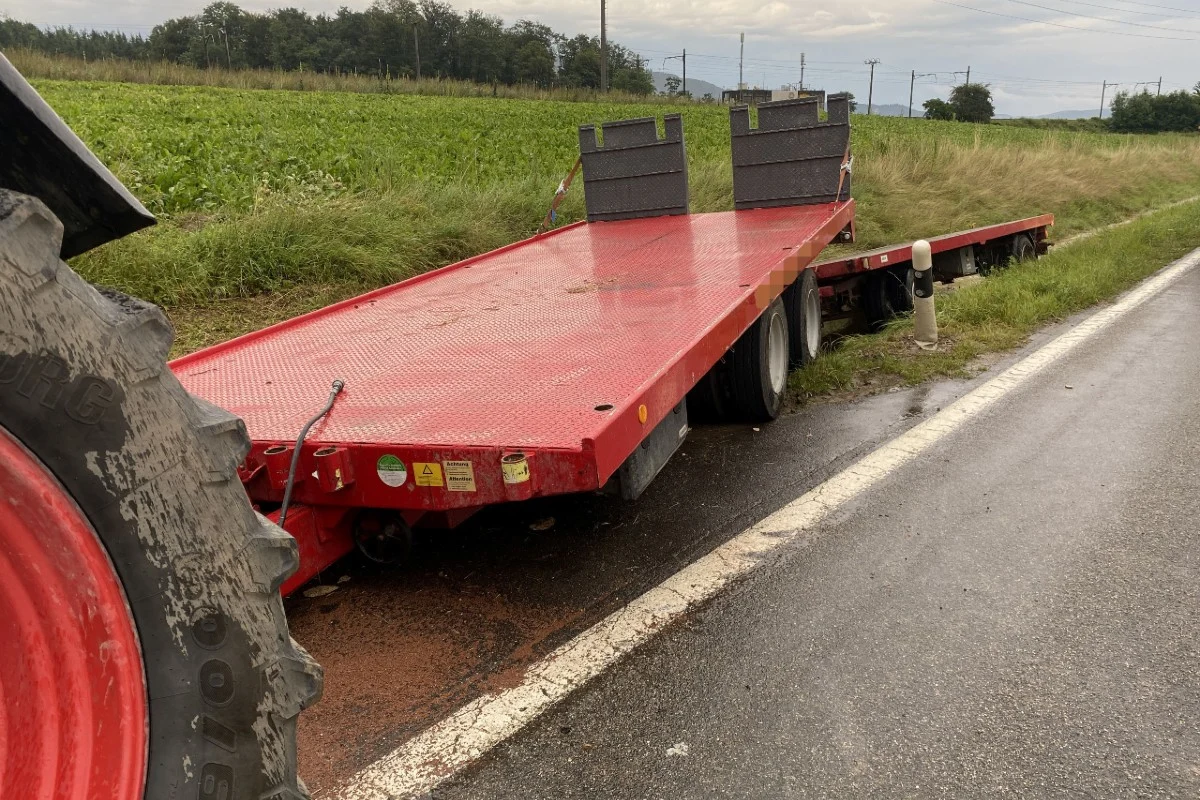 Zeiningen AG - Selbstunfall eines Traktors - Verdacht auf fahrunfähigem Zustand des Lenkers