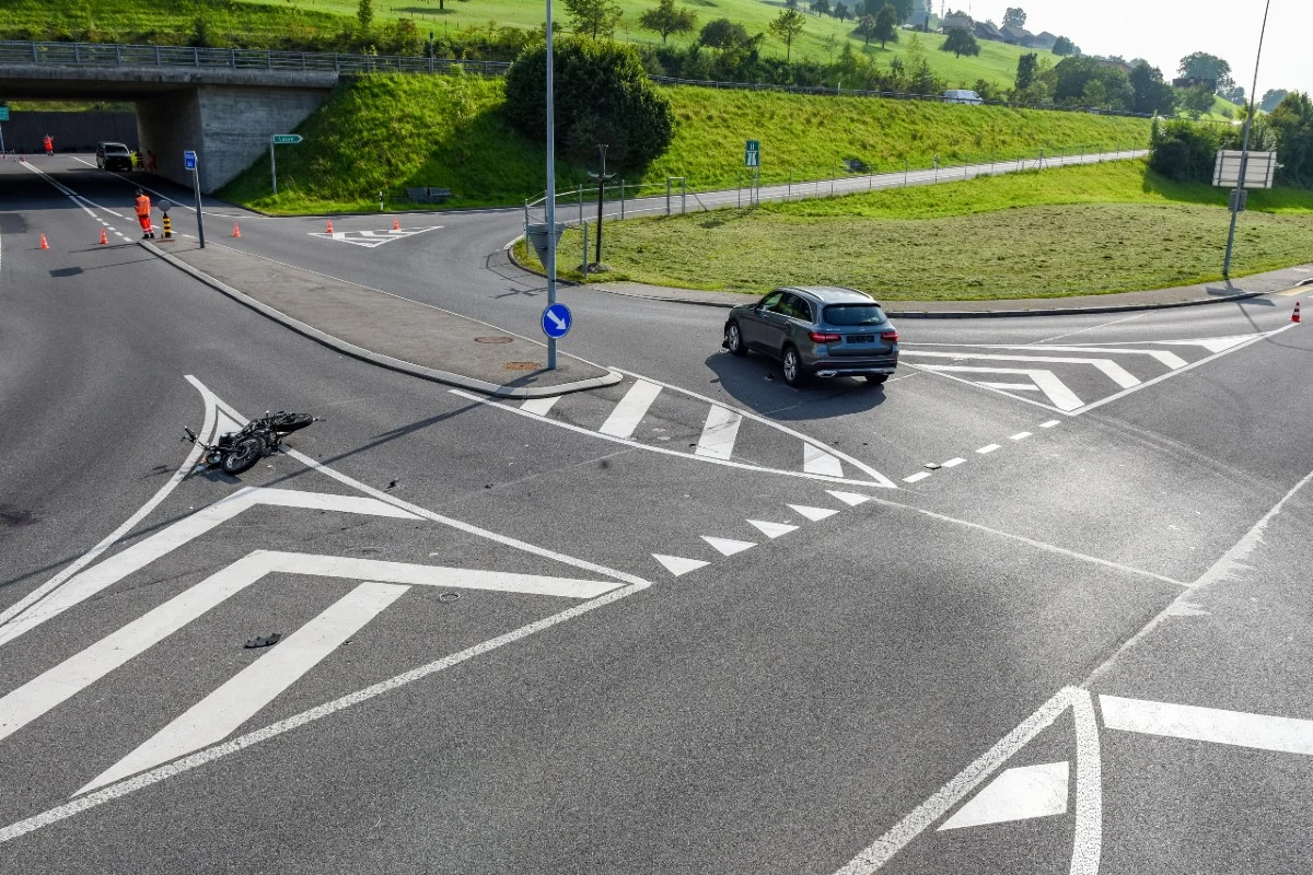 Buochs NW - Schwerer Verkehrsunfall mit drei Verletzten - eine Mutter dabei schwer