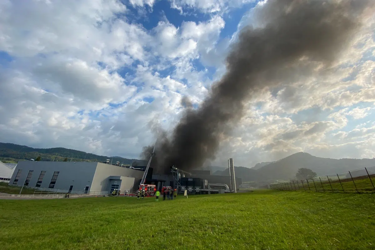 Breitenbach SO – Brand in Industriebetrieb erfordert grosses Aufgebot an Einsatzkräften