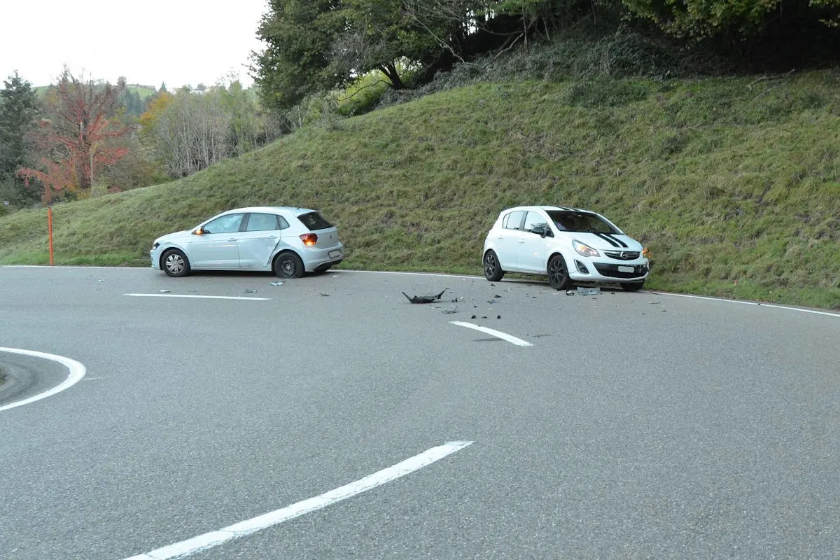 Rehetobel AR – Kollision im Kurvenbereich