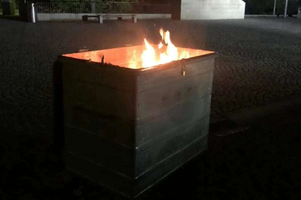 Dättwil AG - Container in Brand gesteckt - Polizei sucht Zeugen