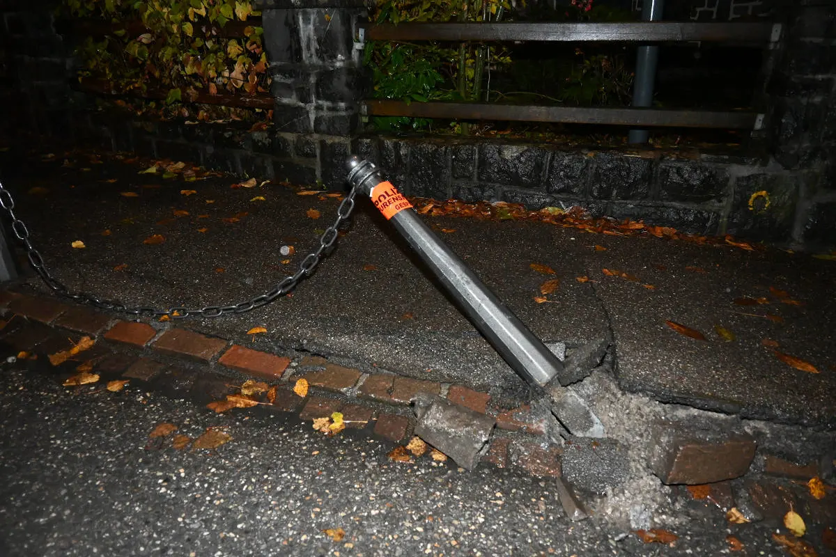Schaan – Auffahrunfall und Kollision mit Eisenpfosten