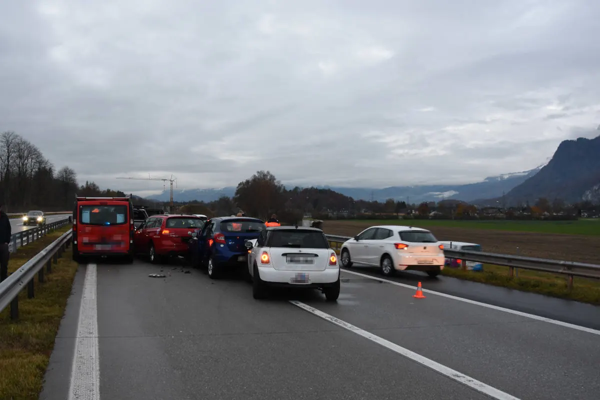A13 Rüthi SG – Mehrere zehntausend Franken Sachschaden bei Unfällen