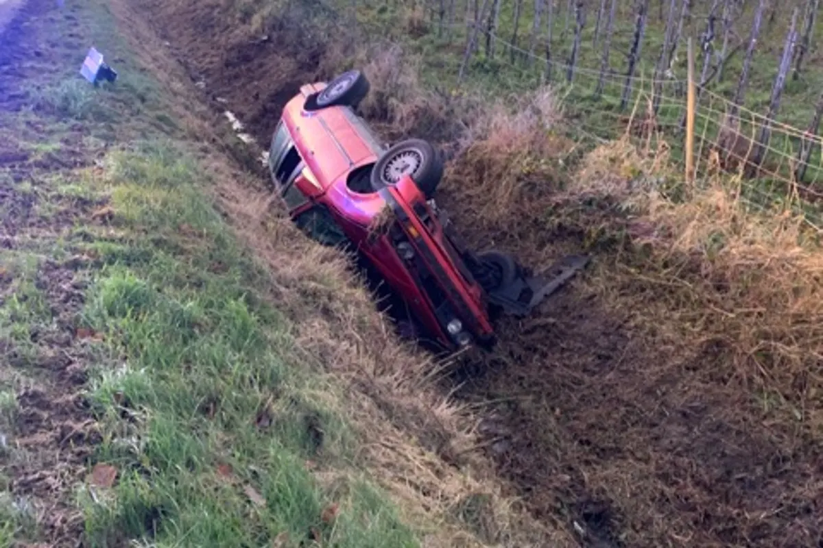 Horneburg - Glatteis am Morgen . Autofahrer in Horneburg leicht verletzt