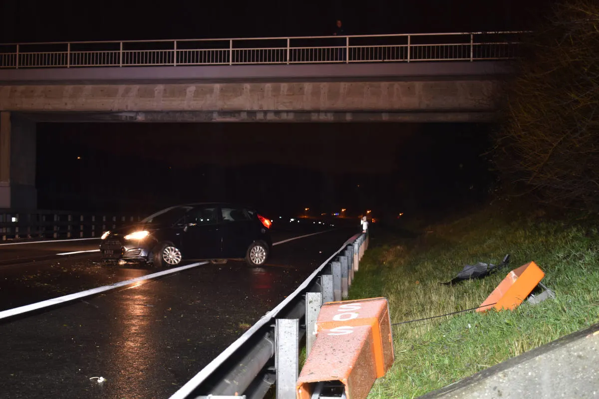A2 Uffikon LU – Lenkerin verliert Kontrolle und kommt von Strasse ab