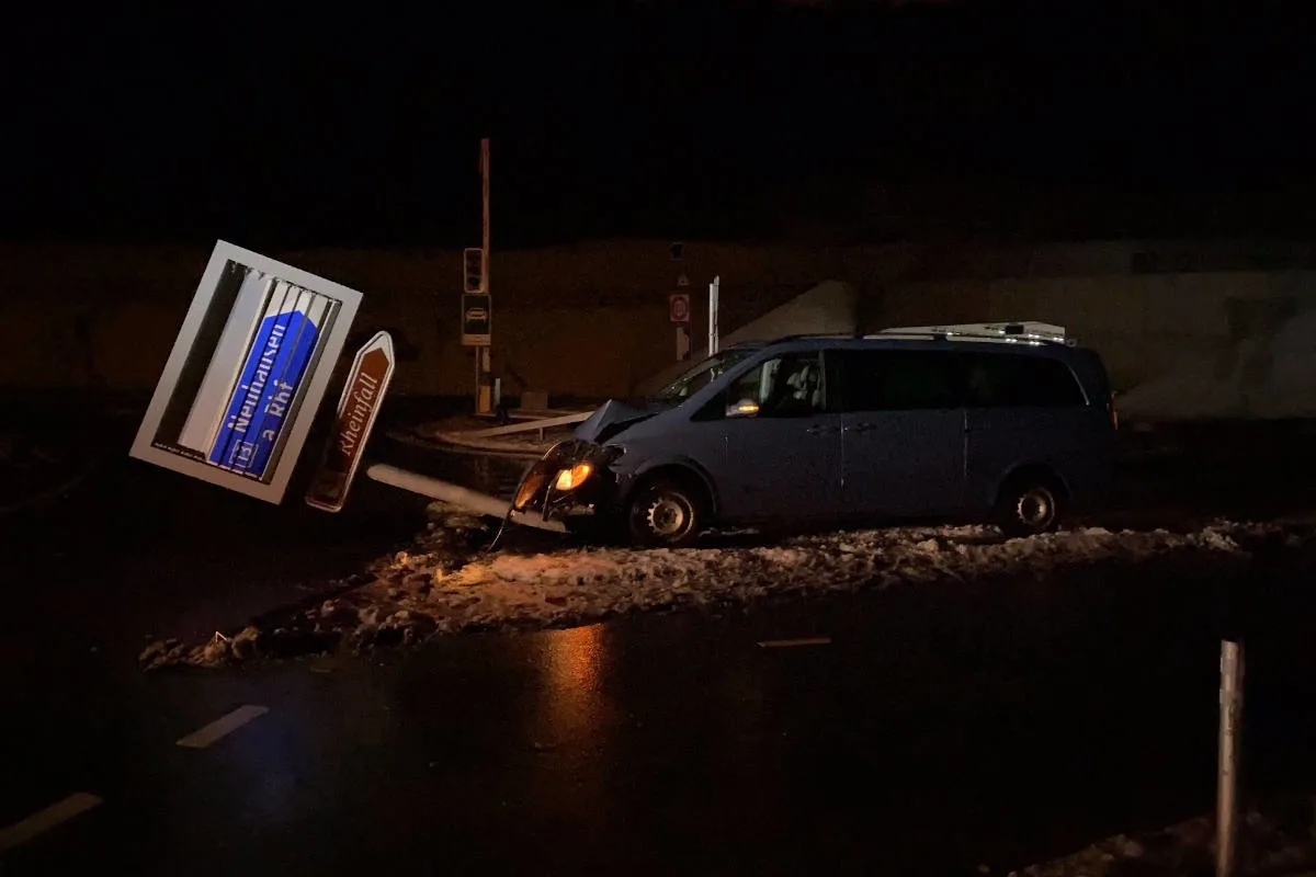 Neuhausen am Rheinfall SH – Betrunken Signaltafel mit Auto umgefahren