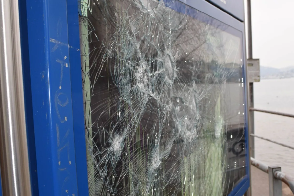 Stadt Luzern - Vandalen zerstören digitale Anzeigetafel