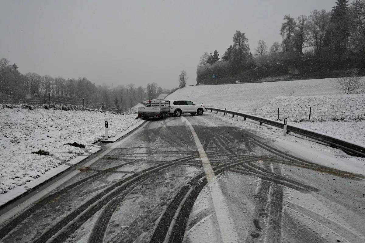  Dietfurt SG - Frontalkollision auf schneebedeckter Strasse