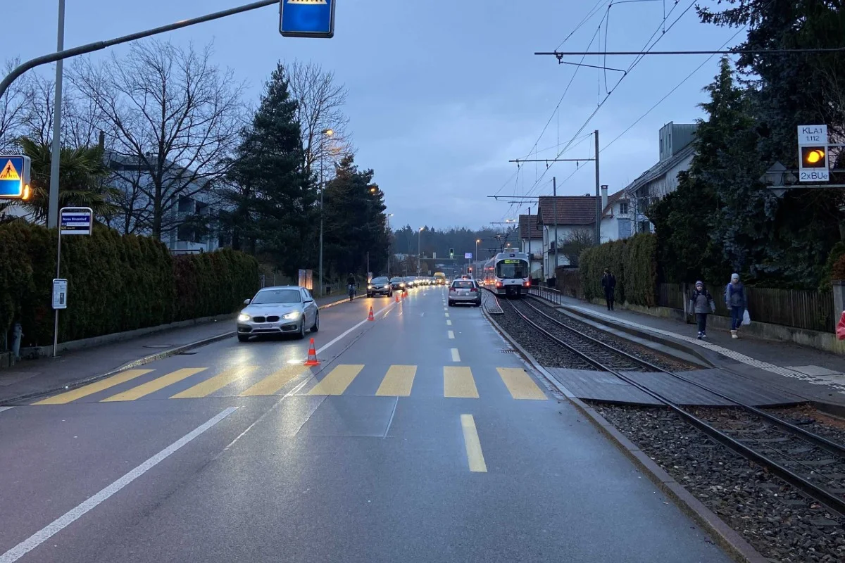 Aarau AG - 12-jähriges Kind von Auto erfasst und schwer verletzt