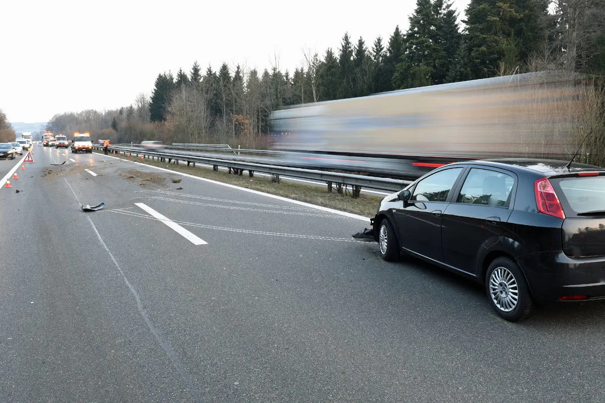 A2 Neuenkirch LU – Selbstunfall eines Personenwagens auf der Autobahn