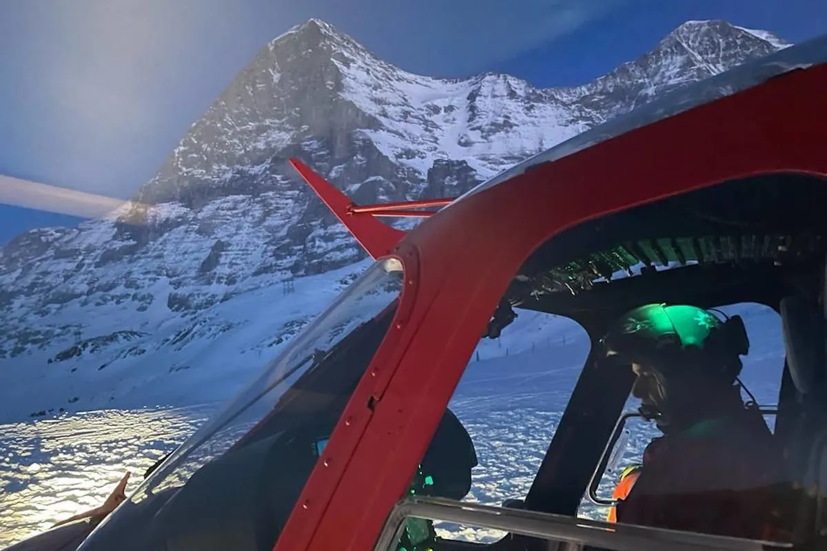 Rettungswinden-Einsatz in der Dunkelheit am Eiger