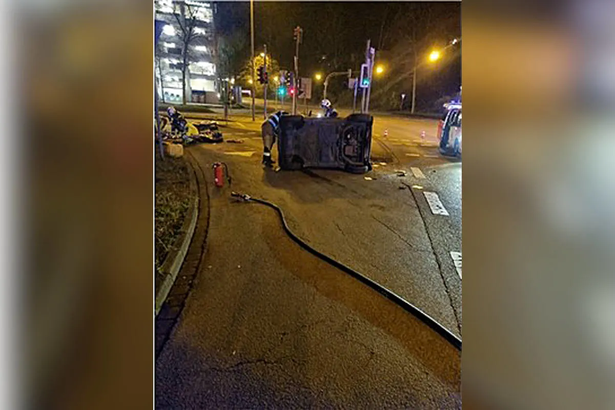 Mettmann – Zwei Insassen bei Alleinunfall verletzt