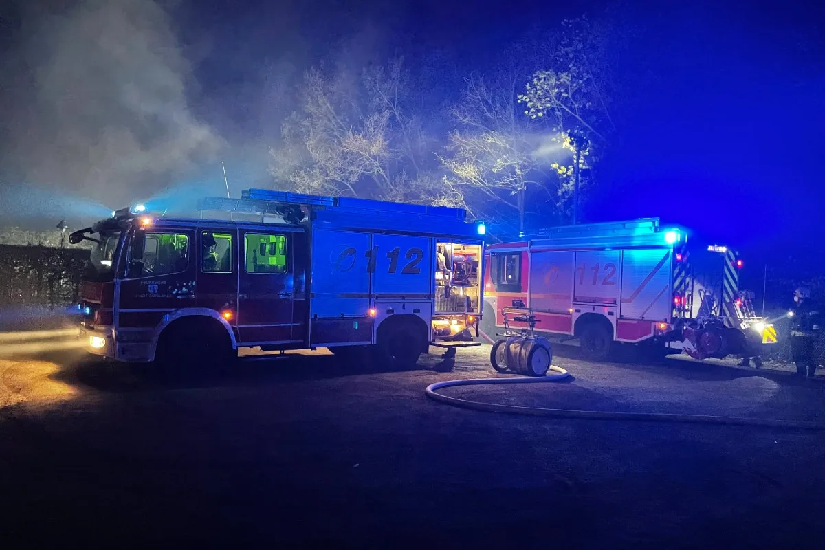 Dinslaken - Gartenhaus steht in Flammen - Polizei ermittelt