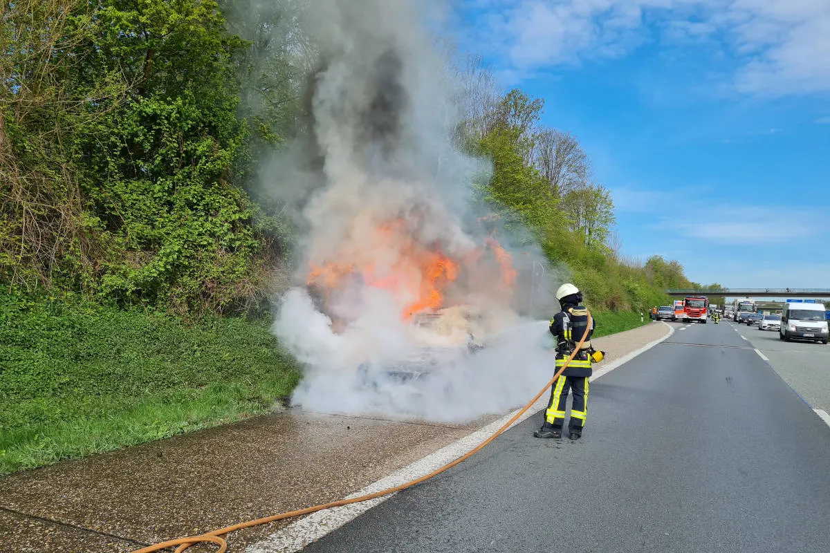 A43 Bochum – PKW in Vollbrand sorgt für Vollsperrung