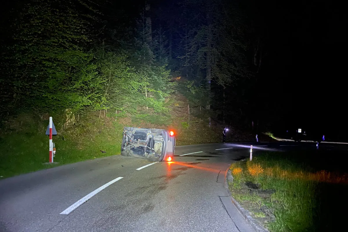 Schöftland AG – Bei Selbstunfall mit Auto überschlagen
