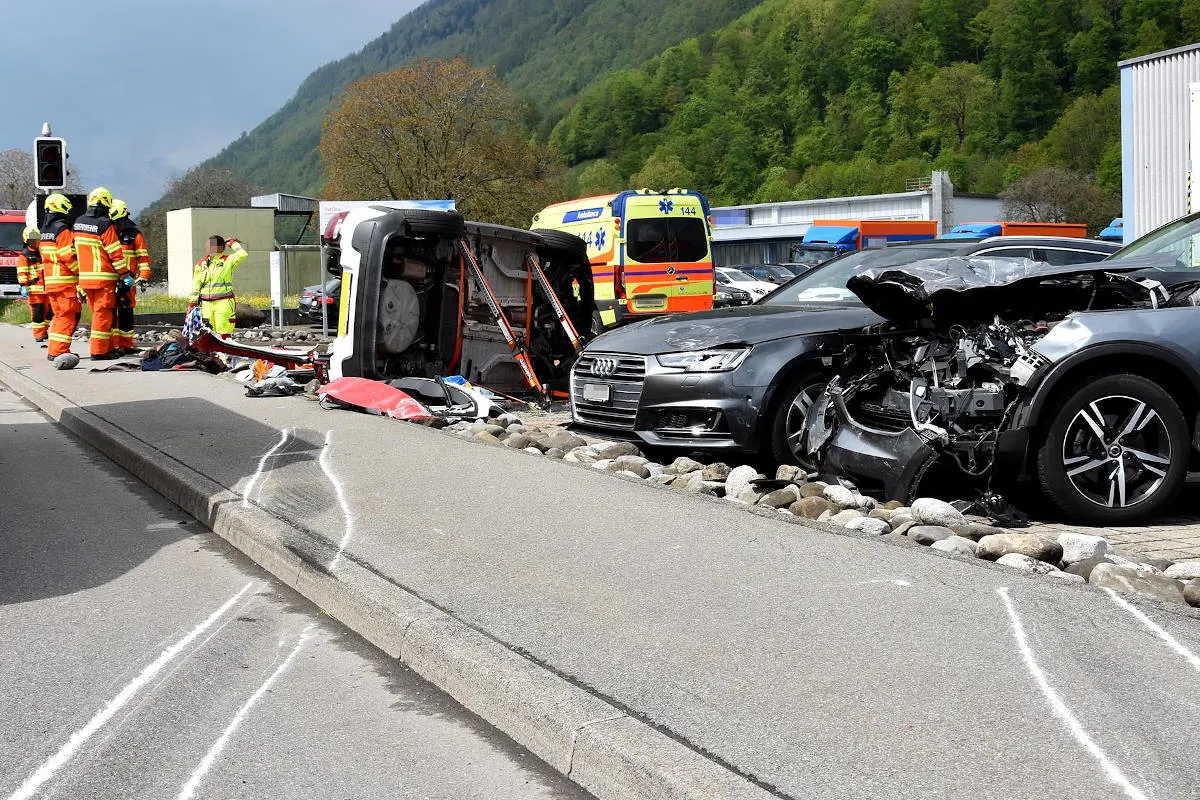 Ennetbürgen NW – Verkehrsunfall nach seitlich-frontaler Kollision