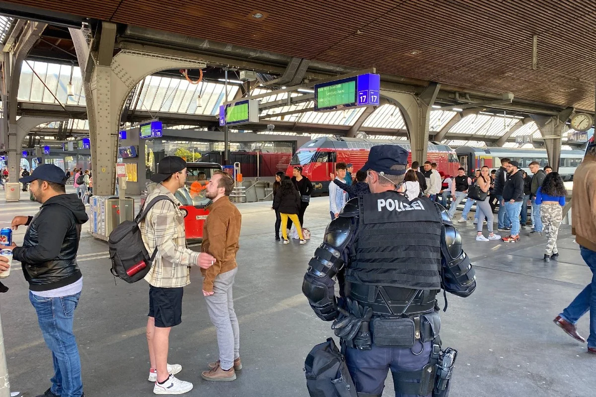 Stadt Zürich - 1. Mai Demonstration und FC Zürich Fans - alles verlief friedlich