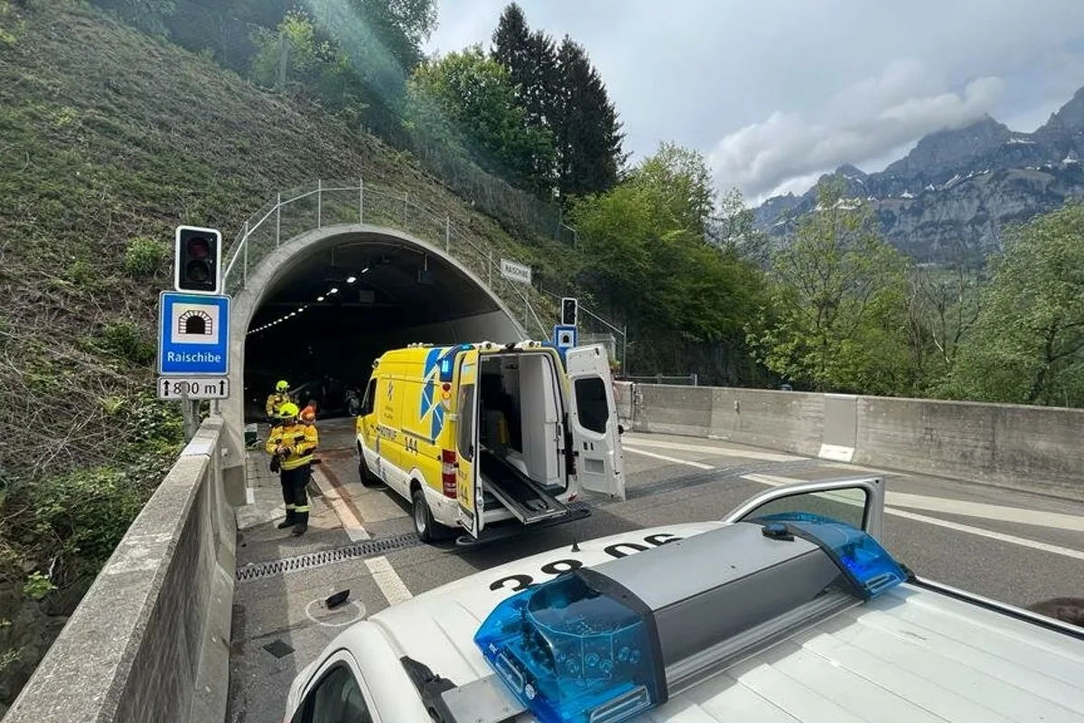 Mols SG  - 77-Jährige verunfallt bei Raischibetunnel