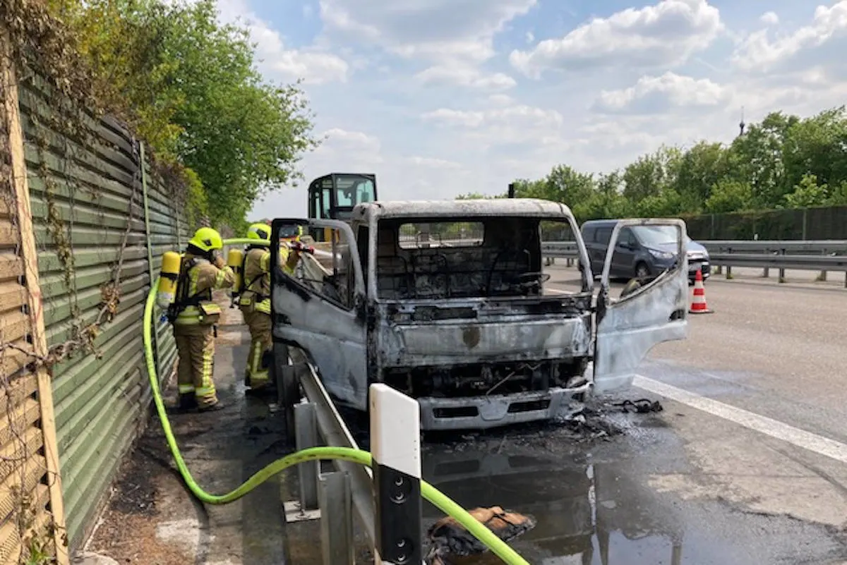 A524 Ratingen – KFZ-Brand auf der Autobahn