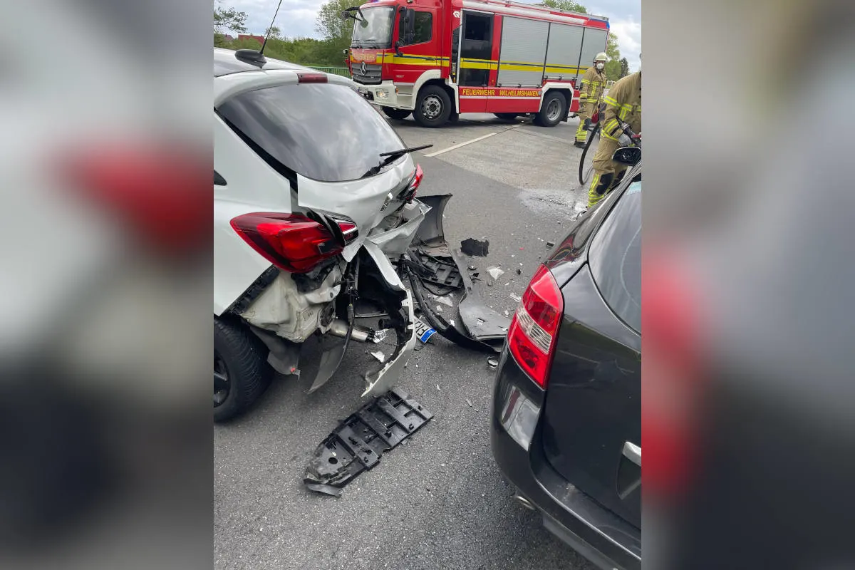 Wilhelmshaven – Verkehrsunfall mit vier beteiligten Fahrzeugen