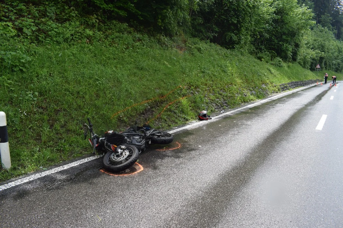 Hundwil AR - 18-Jährige verunfallt mit Motorrad