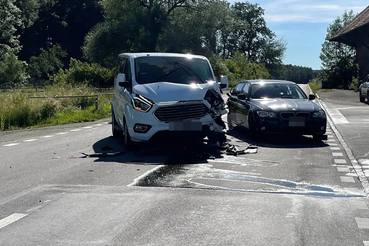 Lamperswil TG – Zwei Verletzte nach Auffahrkollision