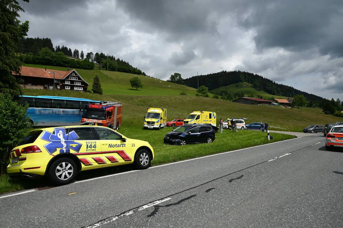 Ricken SG – Heftige Frontalkollision fordert mehrere Verletzte