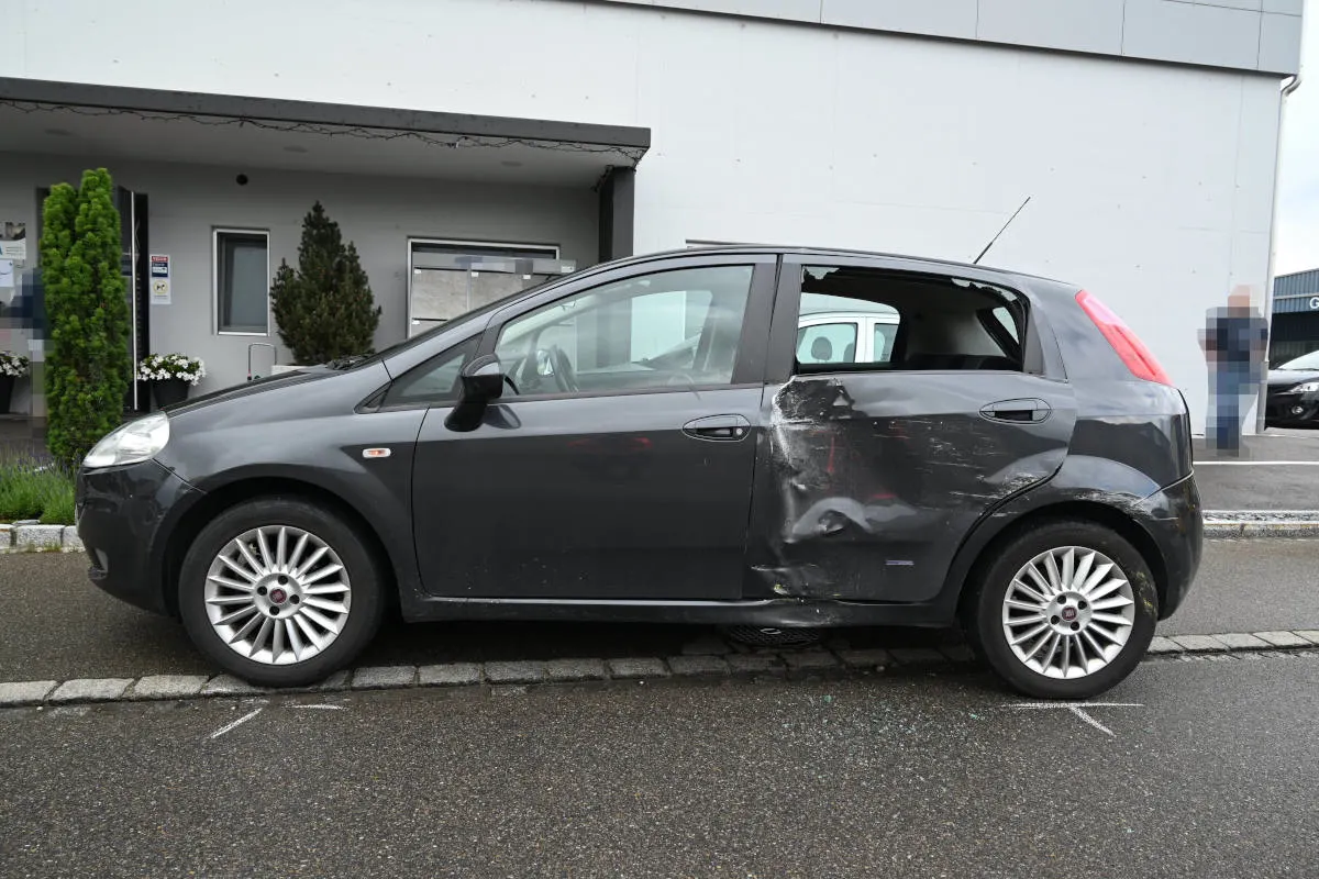 Zuzwil SG – Unfall zwischen Linienbus und Auto