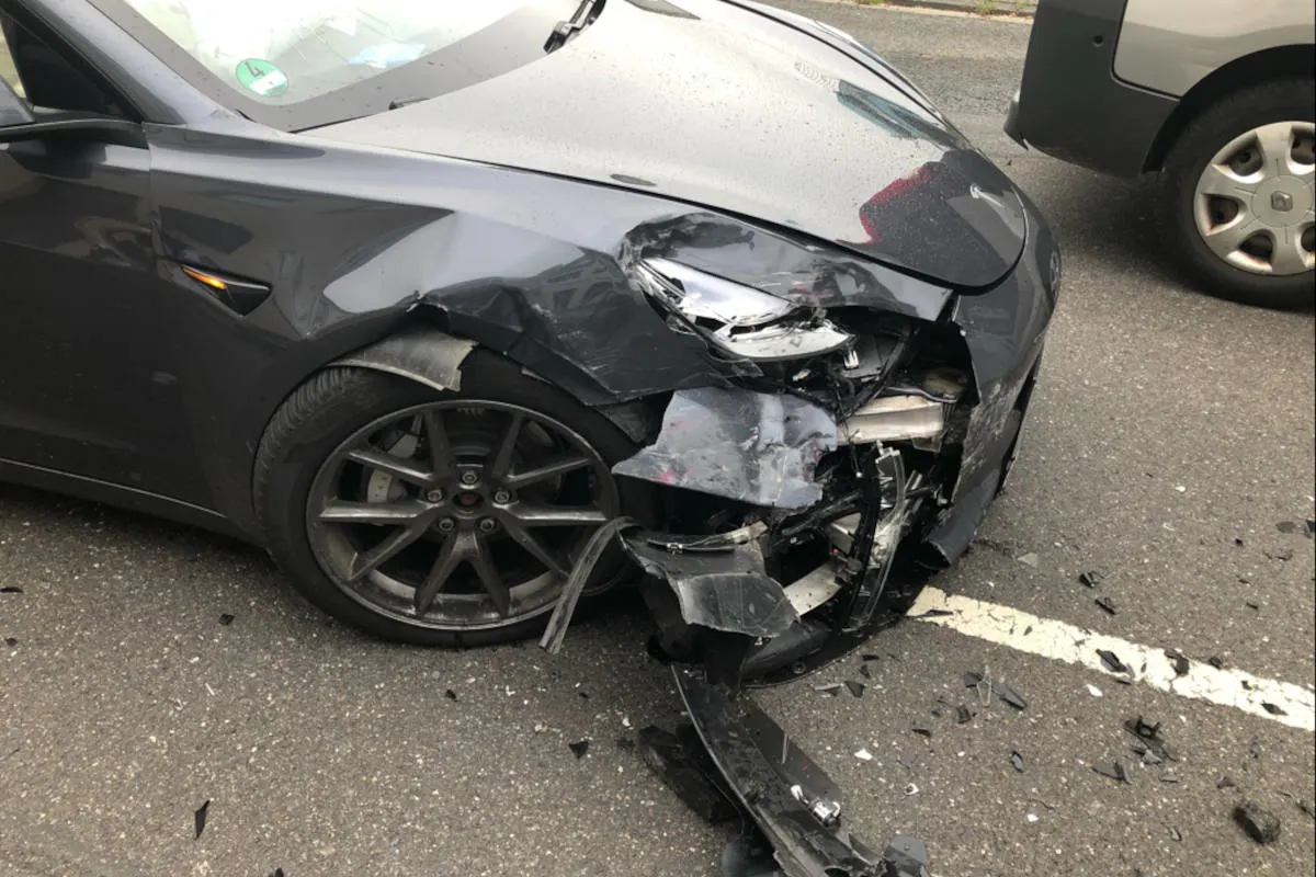 Velbert – Hoher Sachschaden nach Verkehrsunfall