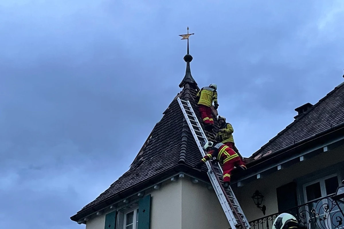 Kanton Schwyz - Feuerwehreinsätze wegen Blitzeinschlägen und Hochwasser