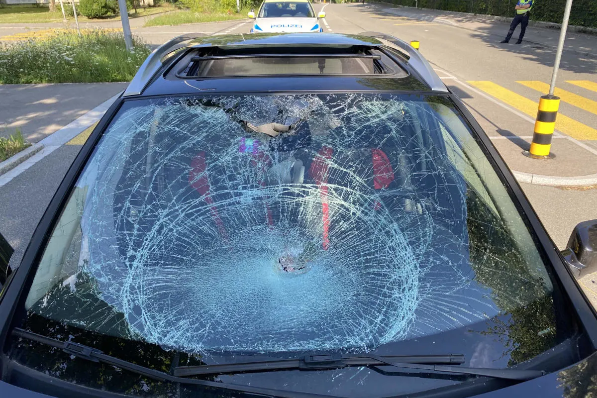 Rheinfelden AG – Auto erfasst Fussgänger und verletzt ihn schwer