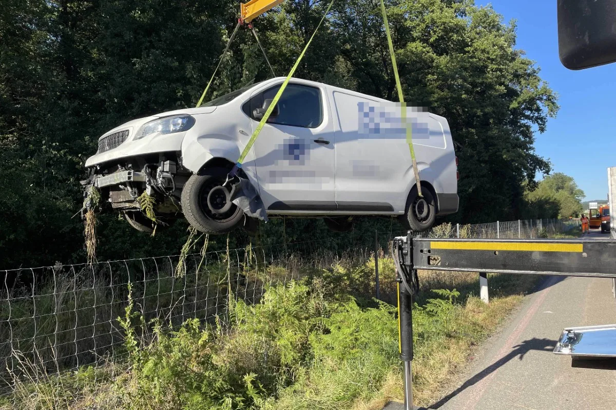 Oberentfelden & Lenzburg AG - Zwei Lenker nicken während der Fahrt ein und verunfallen