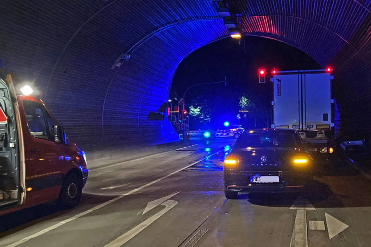 Velbert – Kurze Tunnelsperrung nach Verkehrsunfall mit Trunkenheit