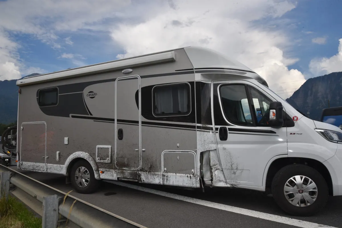 A13 Landquart GR – Personenwagen kollidiert mit einem Wohnmobil