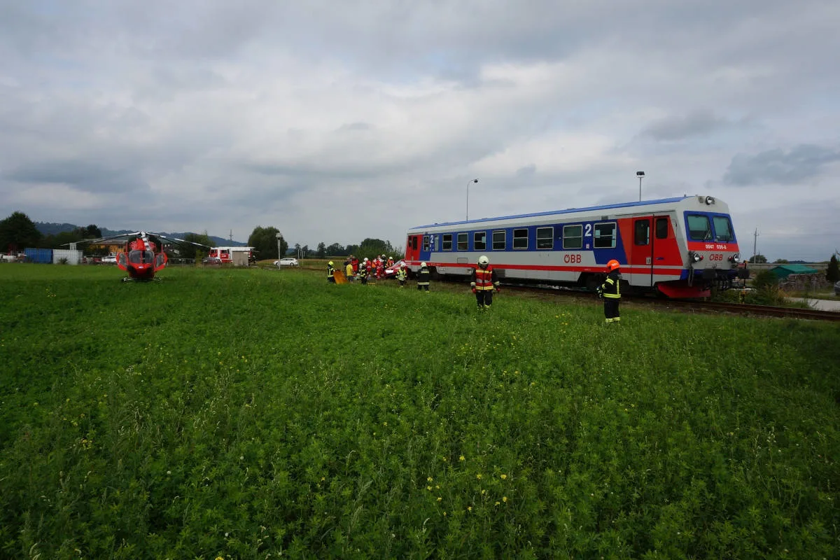 Drama im Bezirk Kirchdorf – Pkw-Lenkerin von Zug mitgeschleift