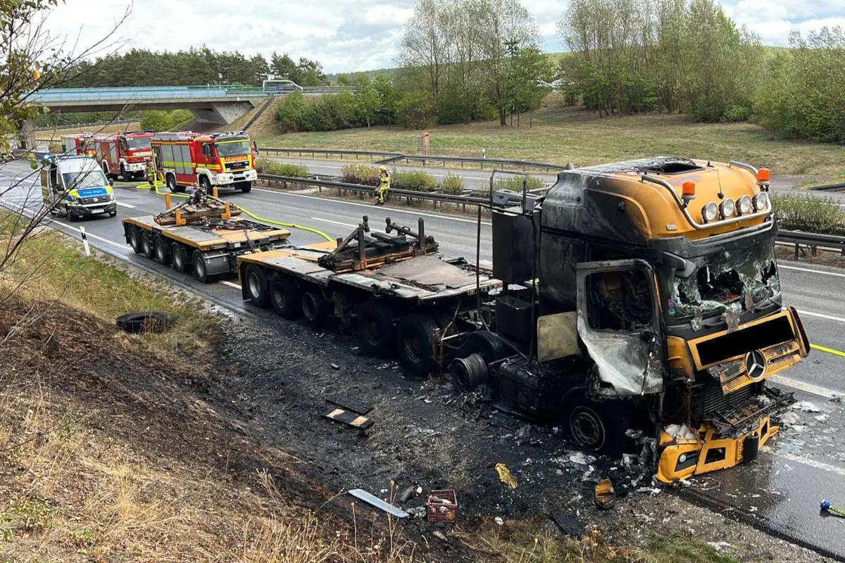 A71 Ilmenau – Brennender Schwerlasttransporter auf der Autobahn