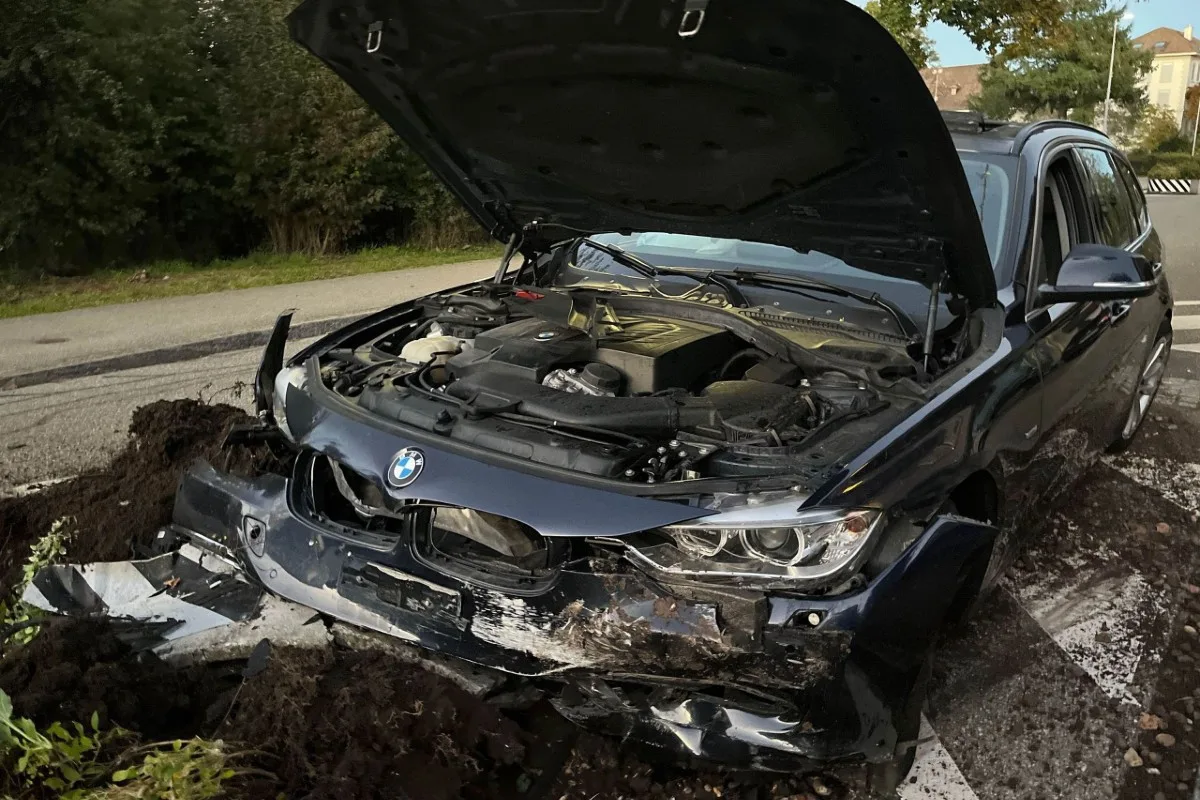 Unfall in Gerlafingen SO - Alkoholisiert mit dem BMW in Betonpoller gekracht