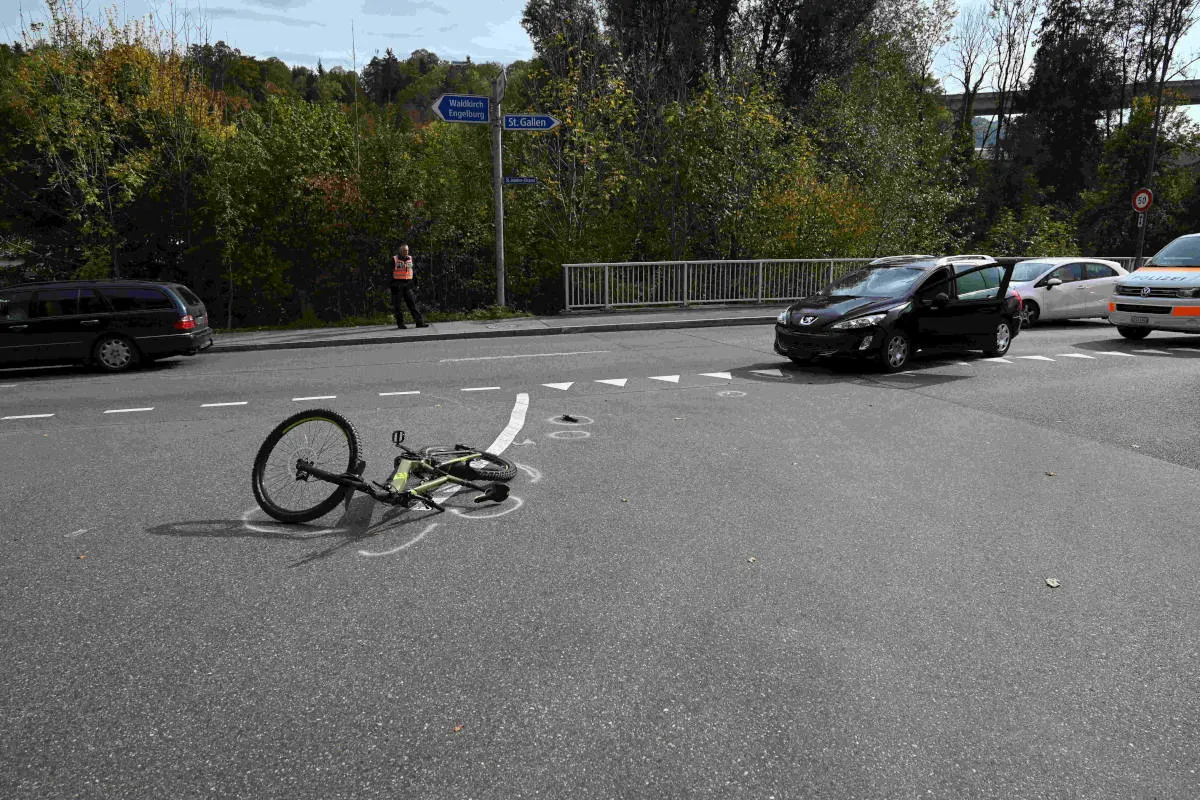 St. Josefen SG – Kollision zwischen Auto und E-Bike-Fahrer